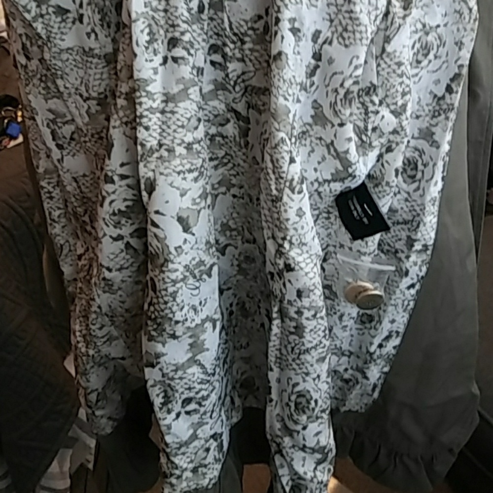 Women's Guess Jacket - Picture 8 of 8